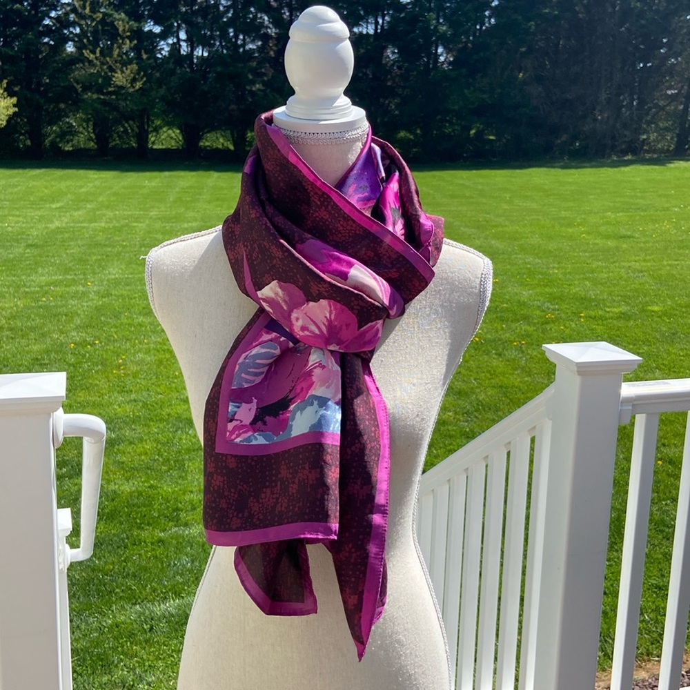 White House Black Market Woman's Viola Oblong Floral Scarf NWOT